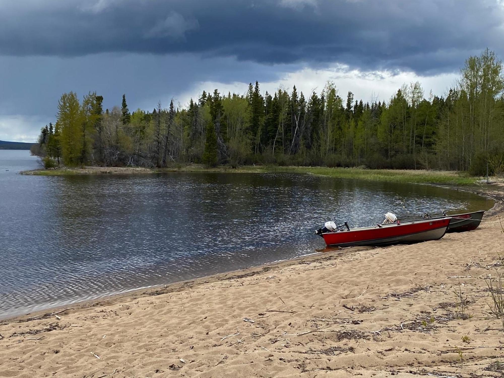Red Cariboo Resort Anahim Lake Exterior foto